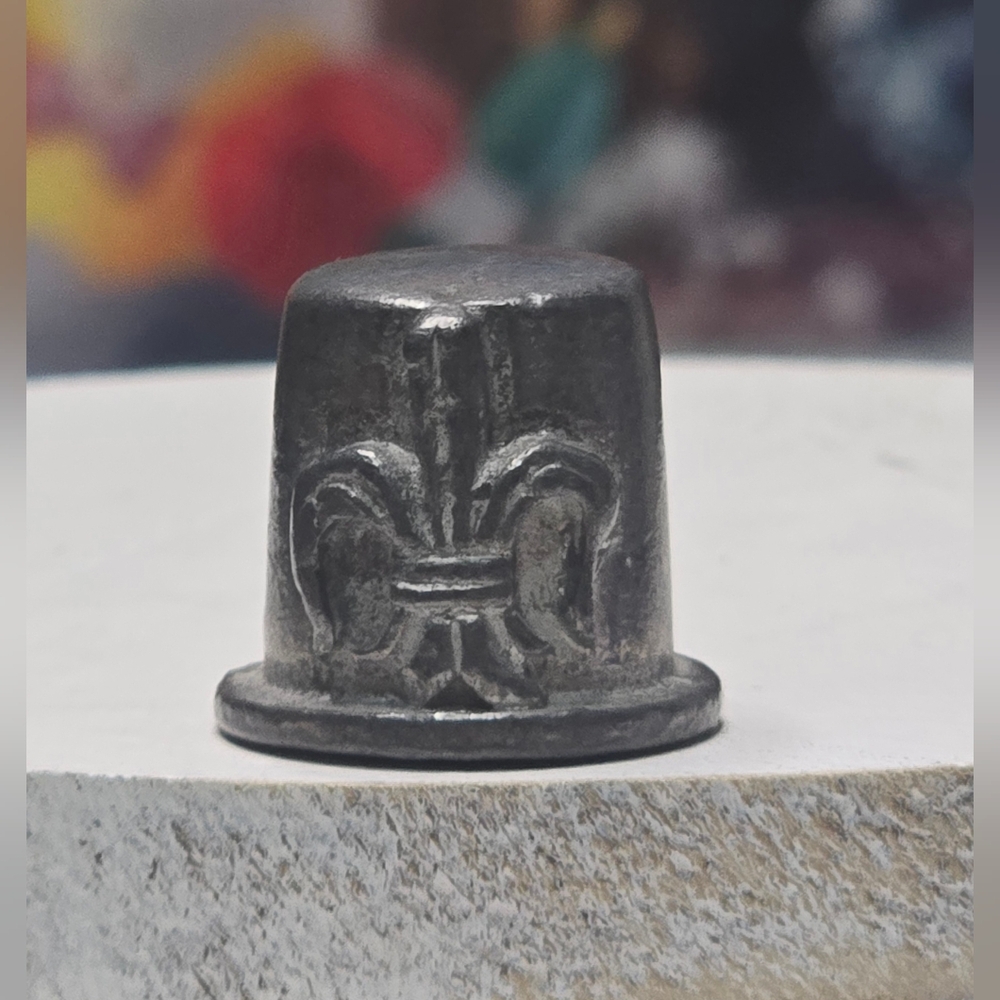 Vintage Metal Fleur De Lis Souvenir Thimble [Read Details]